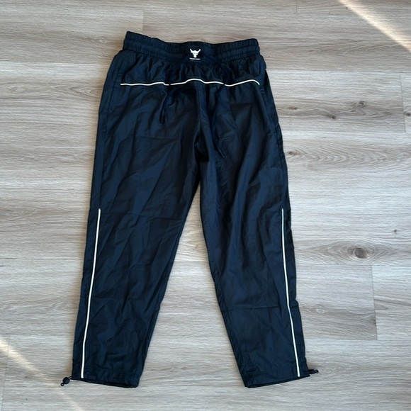 Under Armour
Project Rock Brahma Trousers women size medium also have  jacket - Picture 5 of 11